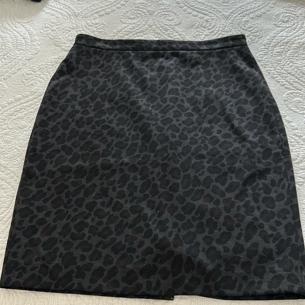 Ann Taylor Leopard Print Pencil Skirt in size 6p